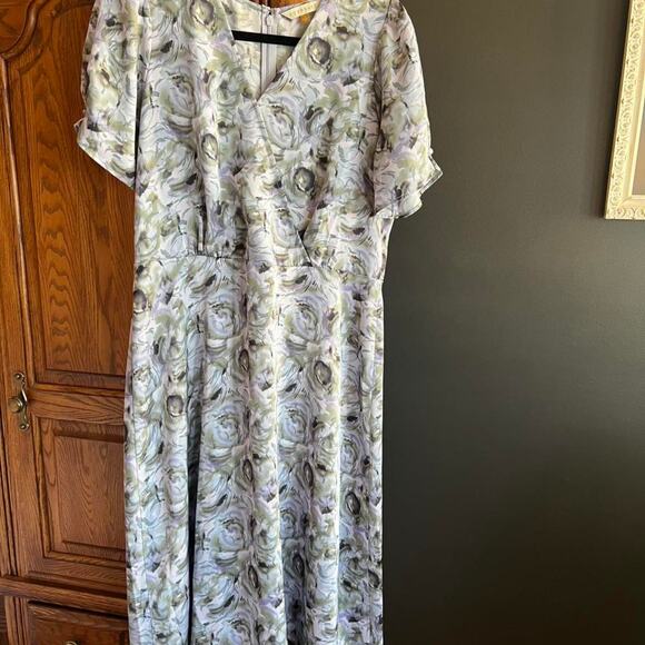 DownEast Dresses & Skirts - Downeast floral maxi dress‎ with pockets size L